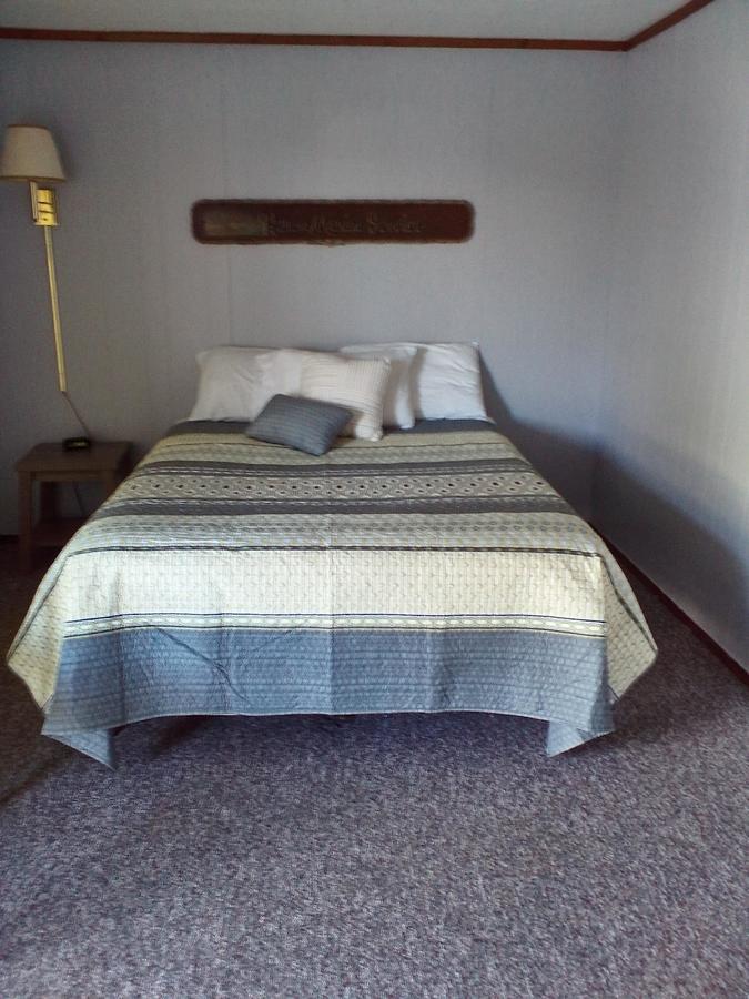 The Monarch Motel Cheboygan Buitenkant foto